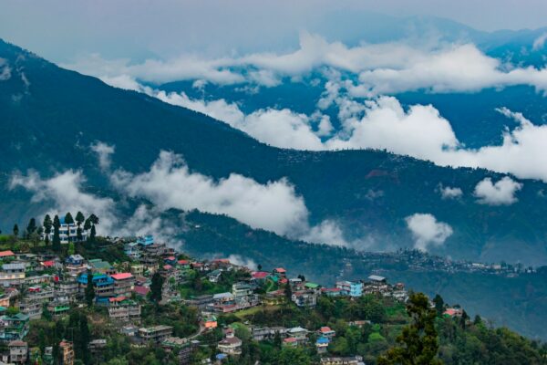 Day 1 : NJP Rly Station / IXB Airport – Darjeeling (75 kms / 3 hrs)