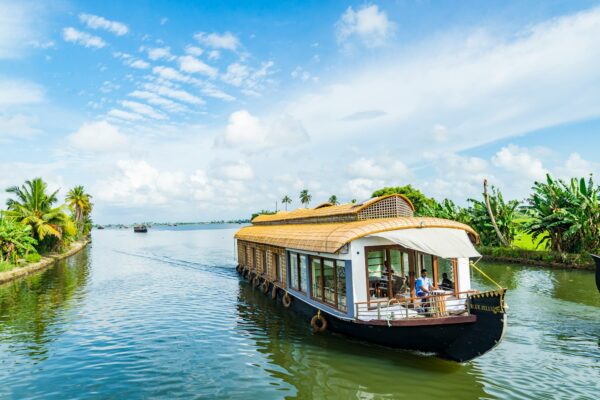 Day 6 : KUMARAKOM– ALLEPPEY (45km) HOUSEBOAT